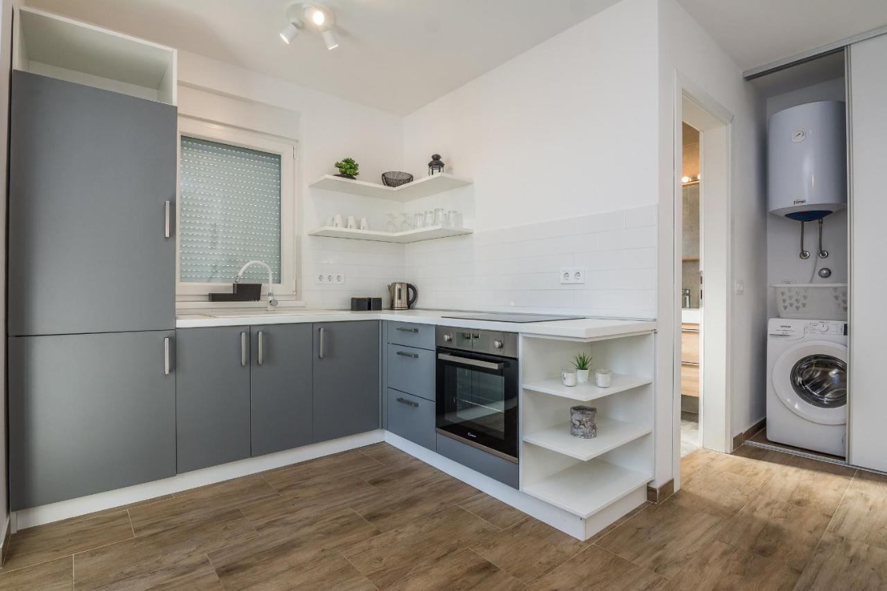 Apartments Pejakovic Vir Eksteriør billede