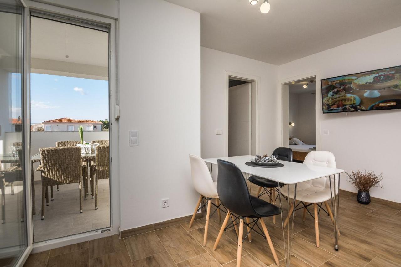 Apartments Pejakovic Vir Eksteriør billede