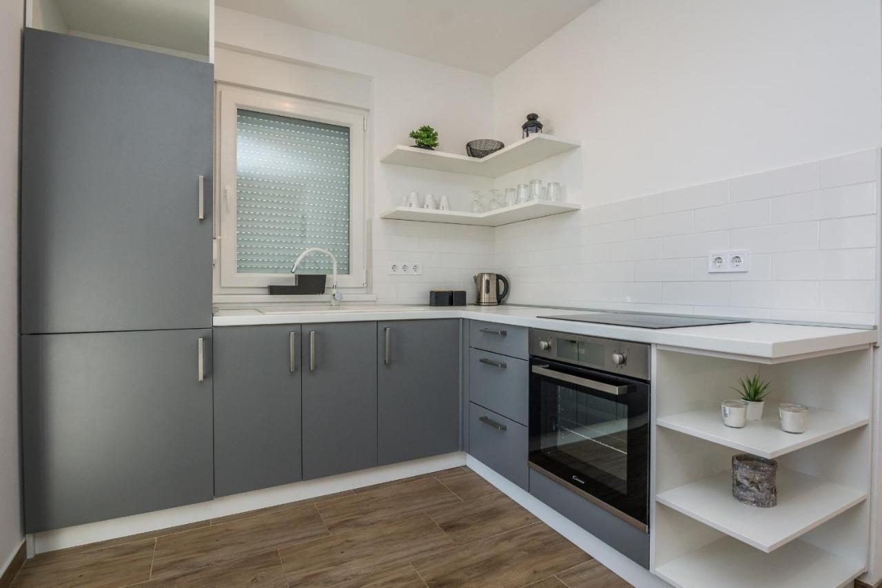 Apartments Pejakovic Vir Eksteriør billede