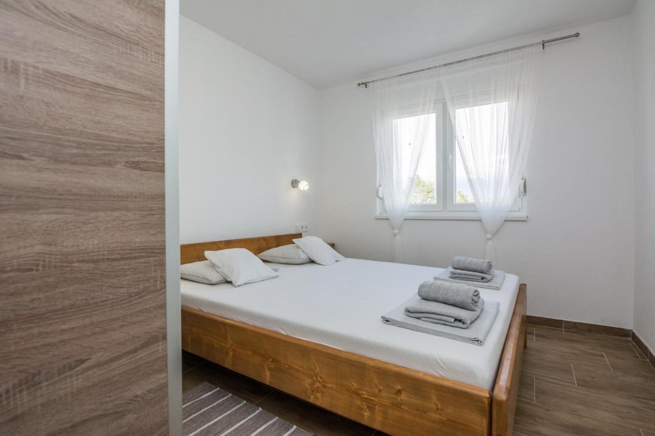 Apartments Pejakovic Vir Eksteriør billede