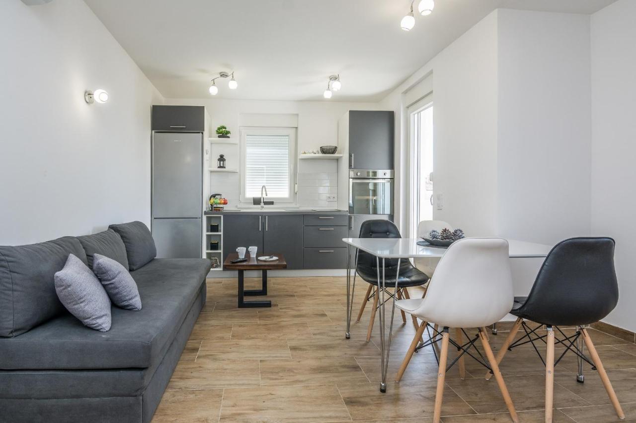 Apartments Pejakovic Vir Eksteriør billede
