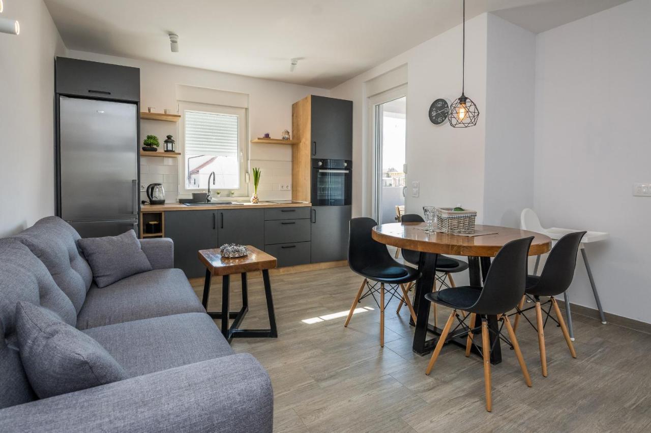 Apartments Pejakovic Vir Eksteriør billede
